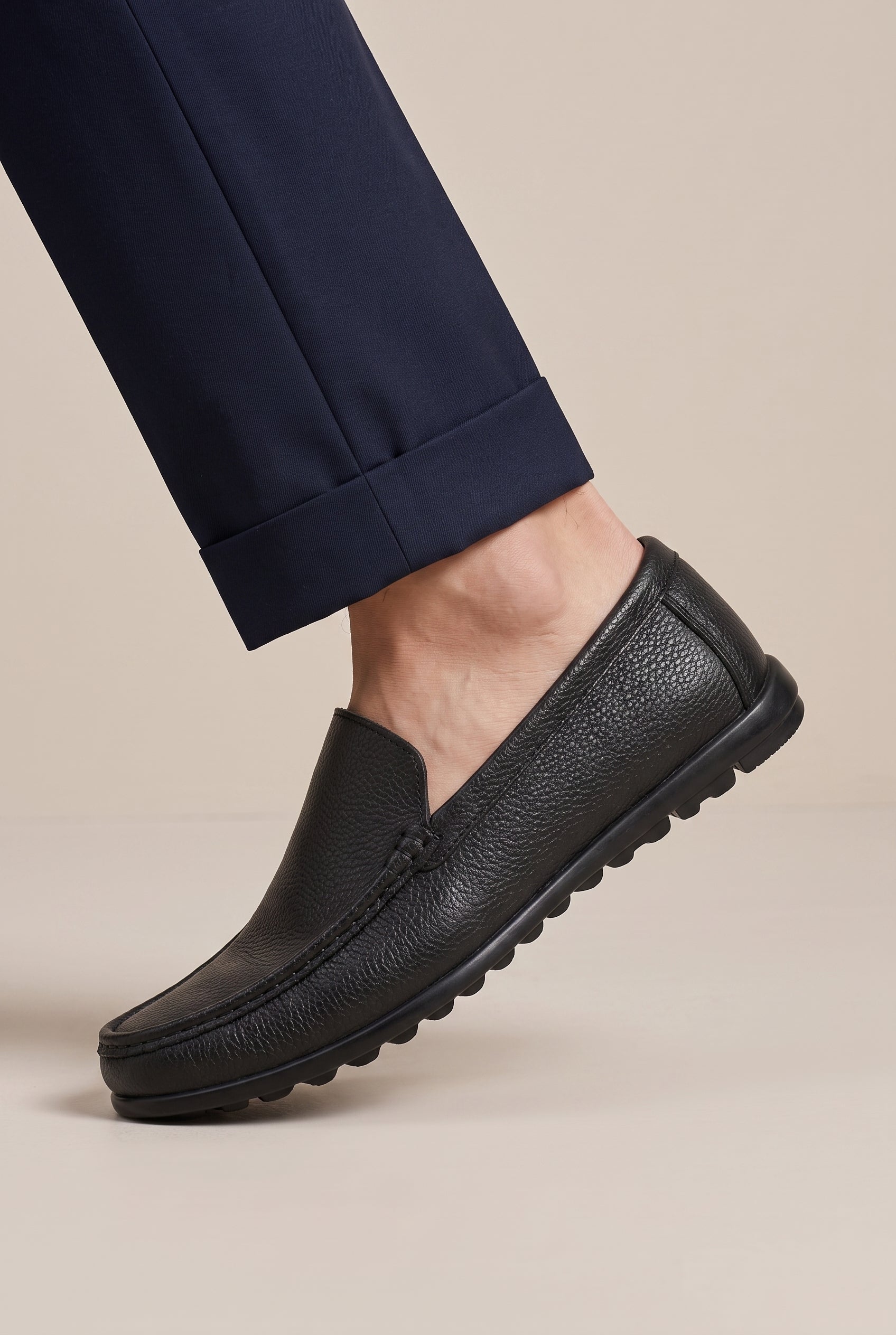 Ombre | Men's Black Leather Slip-On Loafers Cowhide Round Toe Business Casual Shoes